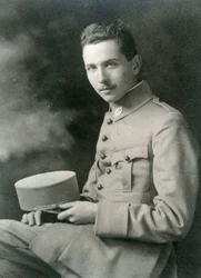 Louis Aragon (1897-1982) en uniforme